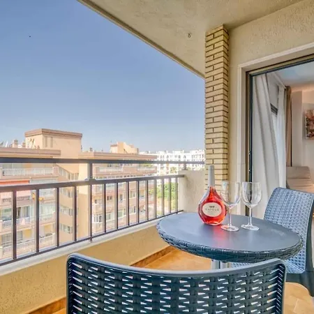 118 - Modern Beachfront Apartment *