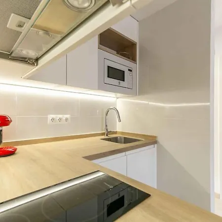 118 - Modern Beachfront Apartment