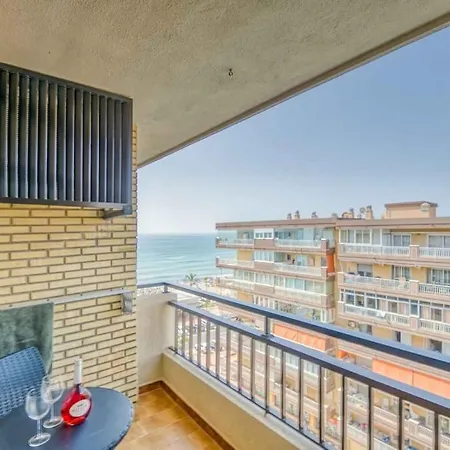 118 - Modern Beachfront Apartment *