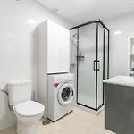 118 - Modern Beachfront Apartament