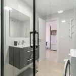 118 - Modern Beachfront Apartament *